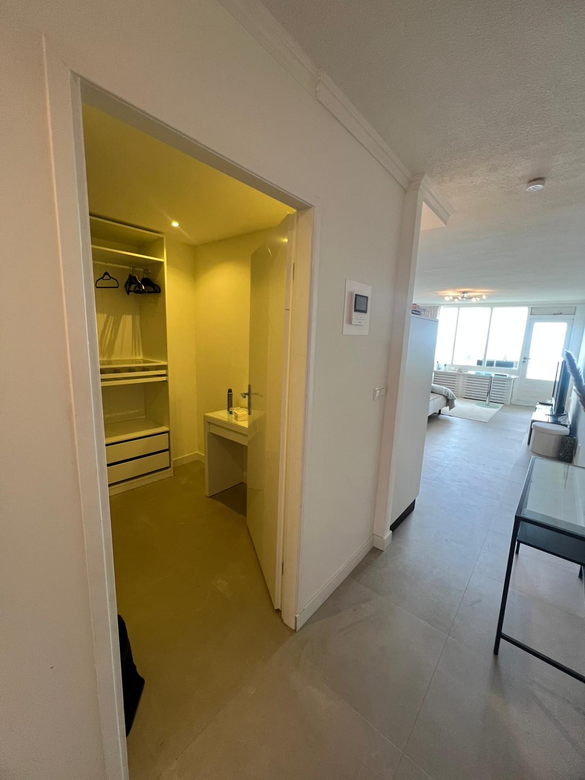 Zeekant 103-W, Den Haag